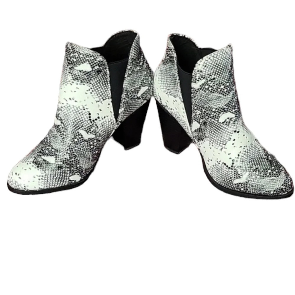 NWT Forever Faux Snake Skin Booties - Picture 5 of 6